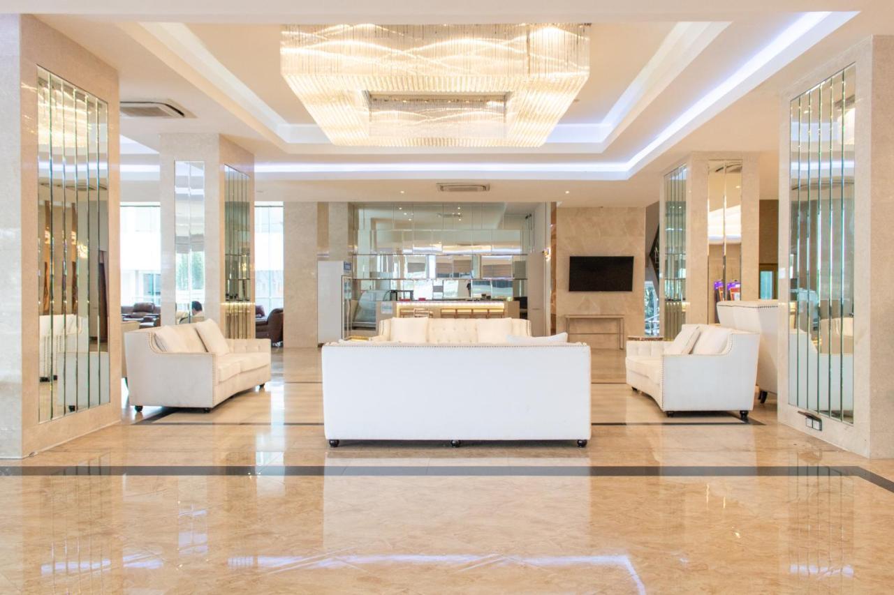 Avana Hotel And Convention Centre Sha Extra Plus Бангкок Экстерьер фото